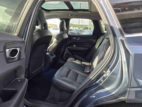 Used 2018 Volvo XC60 T6 Momentum w/ Convenience Package image 10