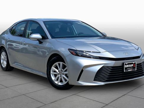 Used 2025 Toyota Camry LE FWD image 3