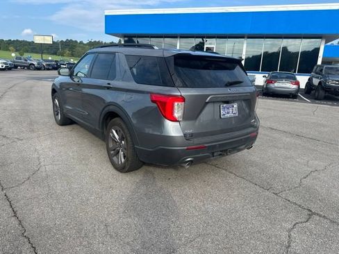 Used 2021 Ford Explorer XLT w/ Equipment Group 202A AWD/4WD image 19