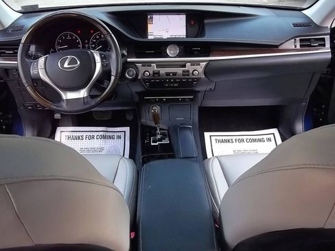 Used 2014 Lexus ES 350 w/ Luxury Package FWD image 3