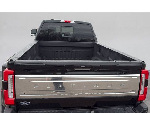 Used 2023 Ford F450 Platinum w/ FX4 Off-Road Package AWD/4WD image 14