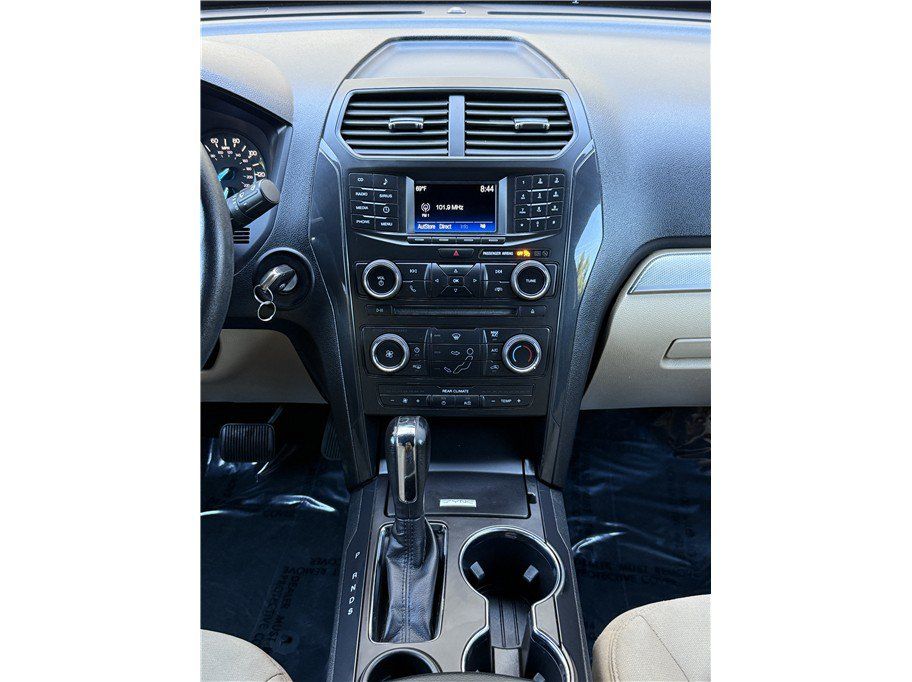 Used 2017 Ford Explorer FWD image 18