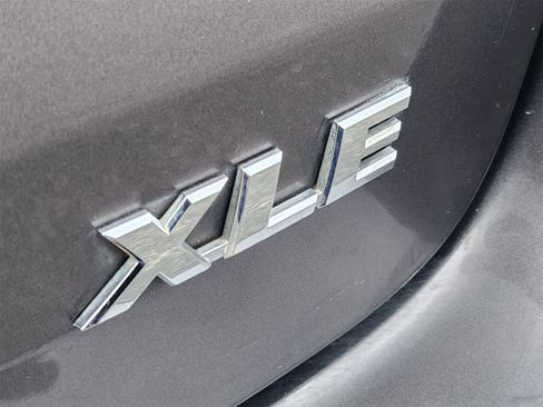 Used 2016 Toyota Highlander XLE image 11