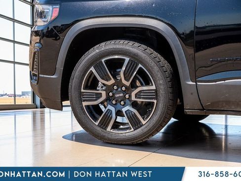 Used 2021 GMC Acadia SLT w/ Elevation Edition FWD image 23