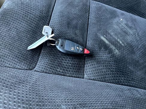 Used 2019 Dodge Grand Caravan SE w/ UConnect Hands-Free Group image 9