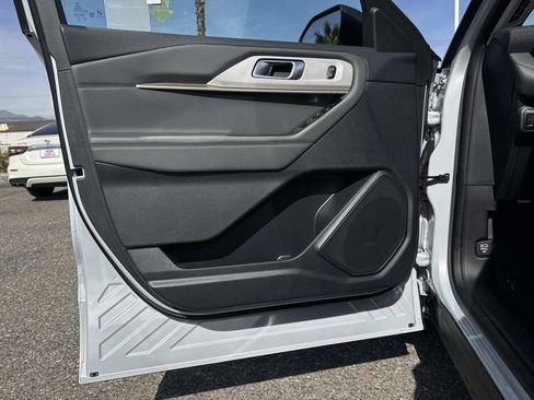 Certified 2025 Ford Explorer Active w/ Active Comfort Package image 18