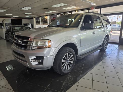 Used 2017 Ford Expedition XLT w/ Equipment Group 202A RWD image 1