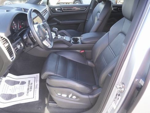 Used 2021 Porsche Cayenne image 9
