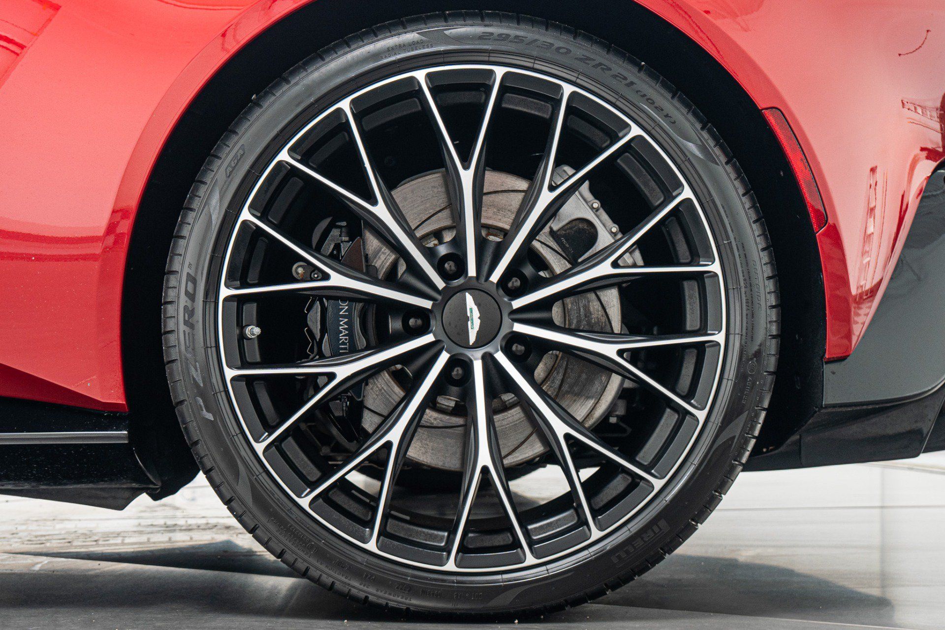 Used 2023 Aston Martin V8 Vantage Coupe RWD image 11