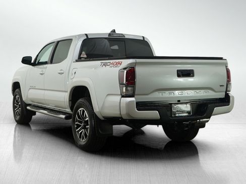 Used 2022 Toyota Tacoma TRD Sport image 3