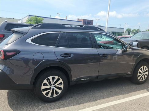Used 2025 Subaru Outback Premium AWD/4WD image 4