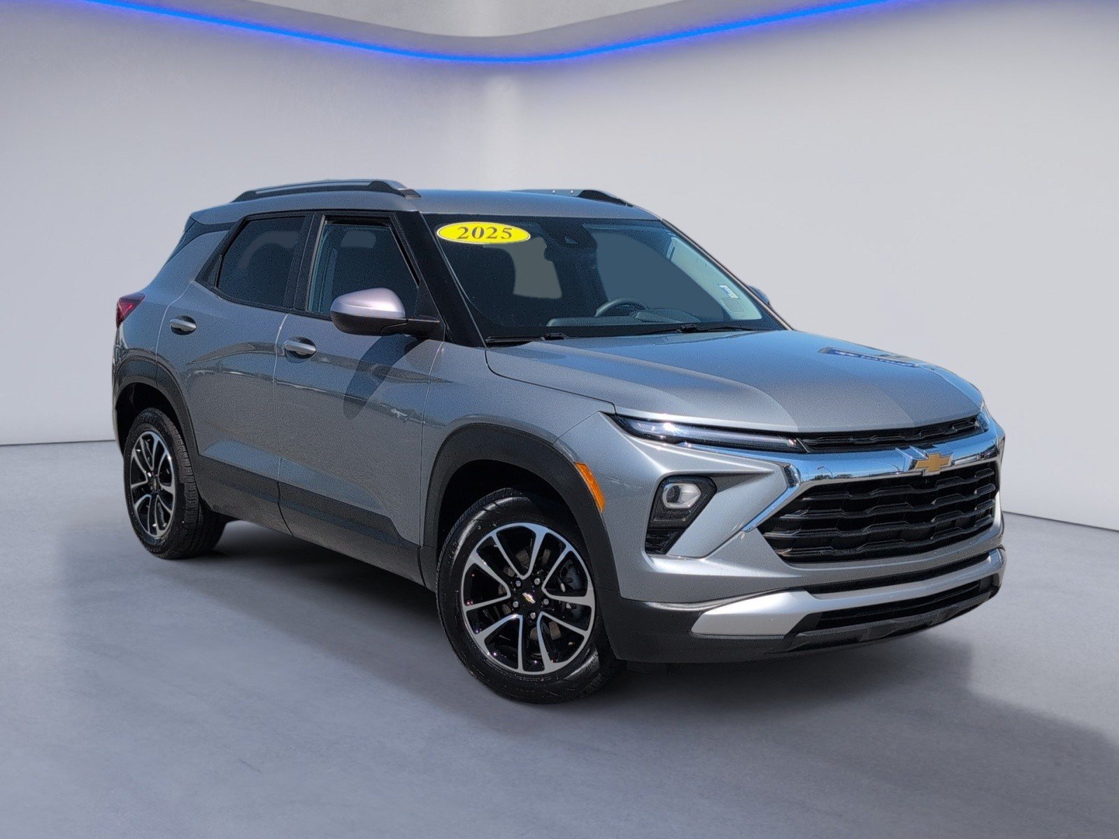 Used 2025 Chevrolet TrailBlazer LT FWD image 1