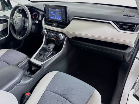 Certified 2020 Toyota RAV4 XLE image 30