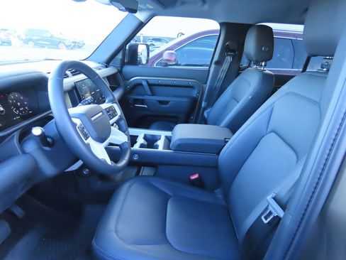 Used 2025 Land Rover Defender 110 X-Dynamic SE image 10