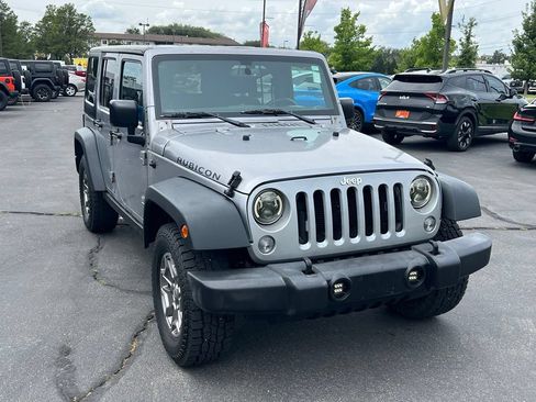 Used 2015 Jeep Wrangler Unlimited Rubicon w/ Dual Top Group AWD/4WD image 5