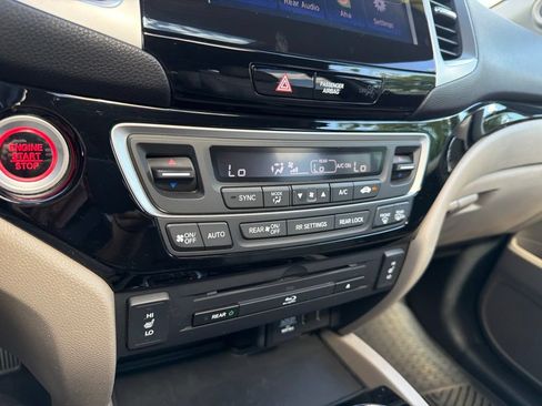 Used 2016 Honda Pilot Touring image 32