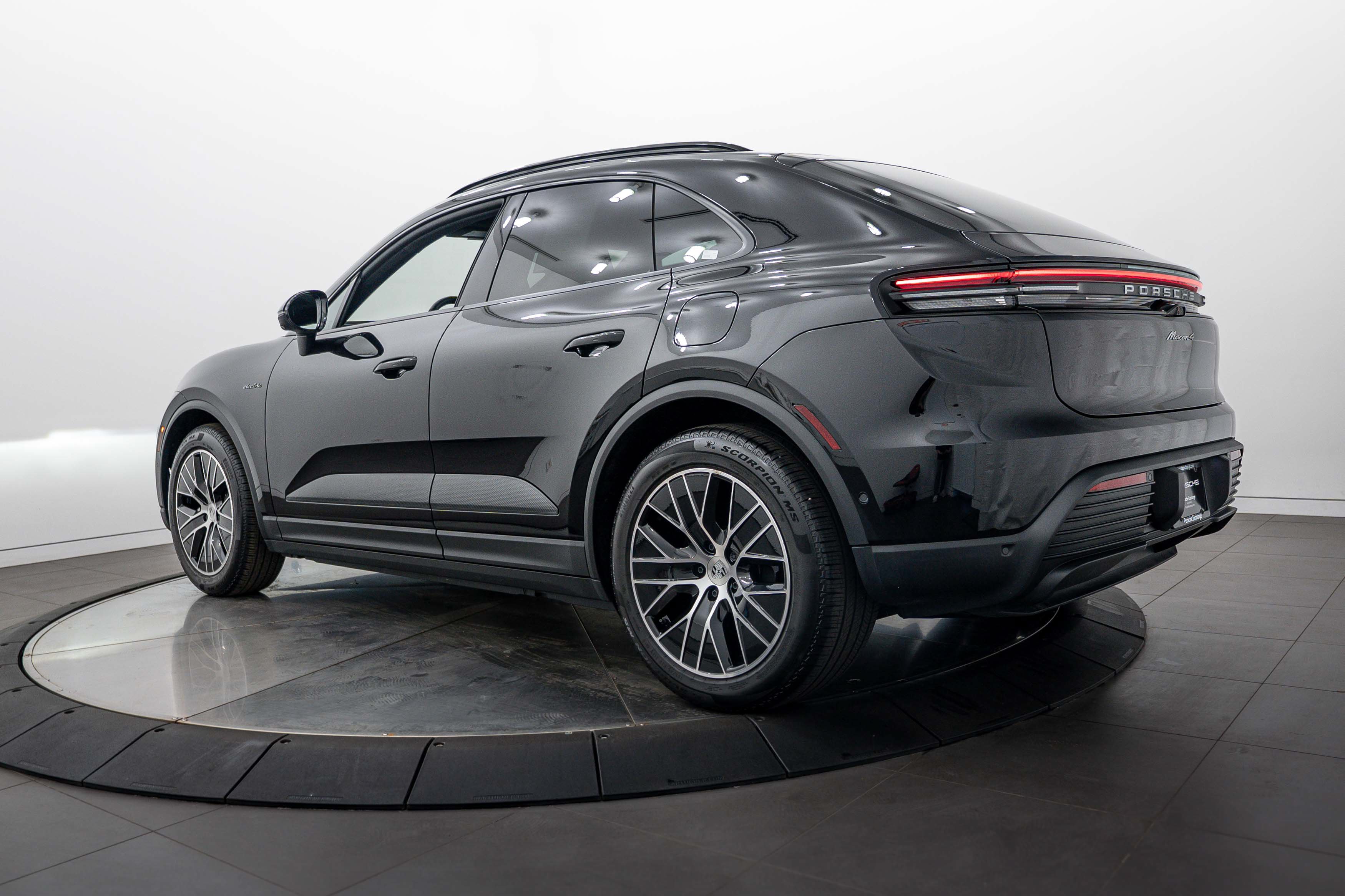 Certified 2026 Porsche Macan 4 Electric AWD/4WD image 3