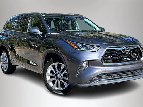 Used 2023 Toyota Highlander Limited image 2