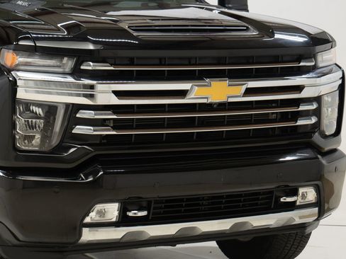 Used 2022 Chevrolet Silverado 2500 High Country w/ Technology Package image 11