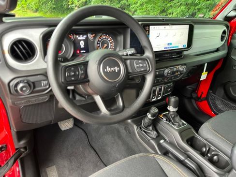 Used 2026 Jeep Wrangler Sport AWD/4WD image 3