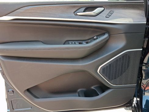 New 2026 Jeep Grand Cherokee Limited AWD/4WD image 8