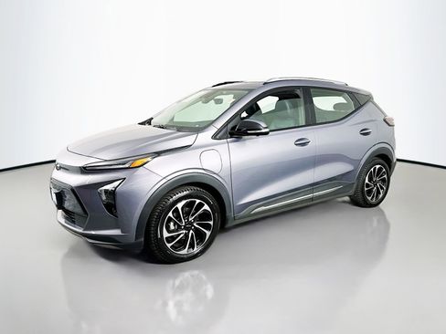 Used 2023 Chevrolet Bolt EUV Premier w/ Sun & Sound Package FWD image 4