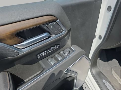 Used 2025 Chevrolet Silverado 1500 High Country AWD/4WD image 14