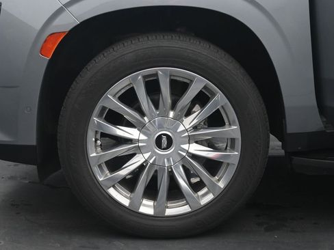 Used 2023 Cadillac Escalade ESV Premium Luxury image 37