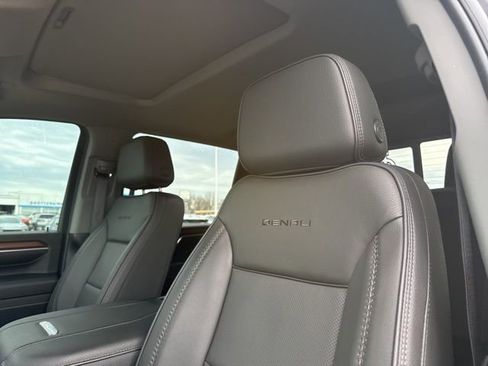 Used 2024 GMC Sierra 2500 Denali w/ Denali Reserve Package image 12