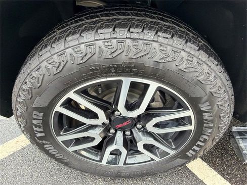 Used 2023 GMC Yukon AT4 image 11