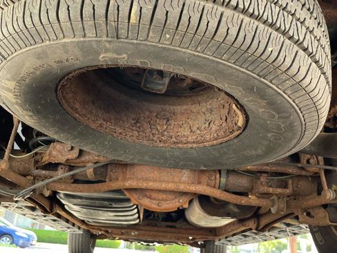 Used 2002 Chevrolet Suburban LT AWD/4WD image 29