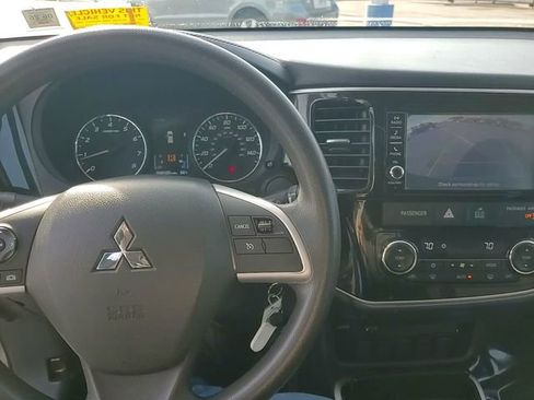 Used 2018 Mitsubishi Outlander ES image 26