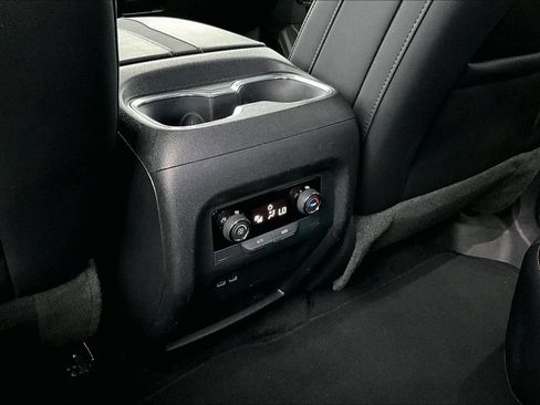 Used 2025 Chevrolet Traverse Z71 AWD/4WD image 29