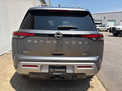 Used 2025 Nissan Pathfinder SL w/ SL Premium Package FWD image 4