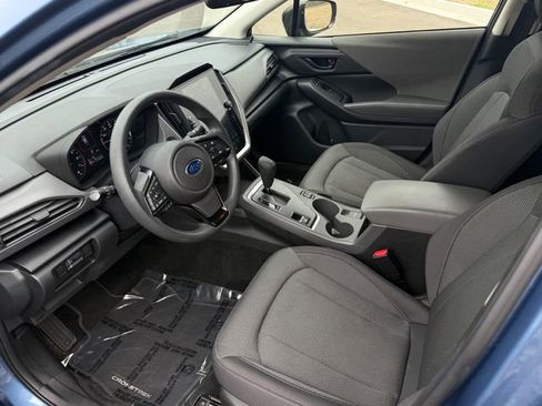 Used 2024 Subaru Crosstrek 2.0i Premium image 3
