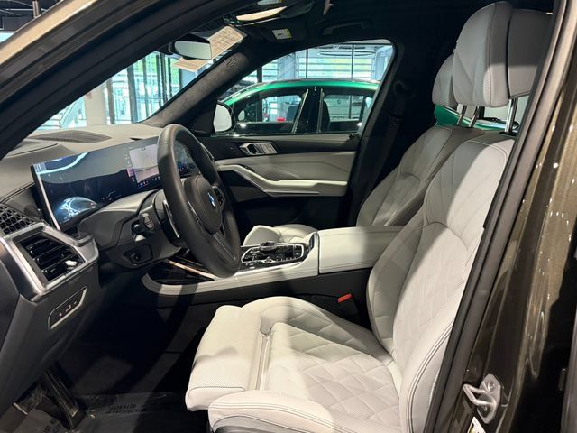 New 2026 BMW X7 xDrive40i w/ M Sport Package AWD/4WD image 21
