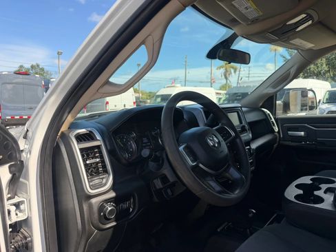 Used 2020 RAM 3500 4x4 Crew Cab SLT DRW w/ Quick Order Package 2YG SLT image 10