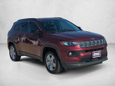 Used 2022 Jeep Compass Latitude image 3