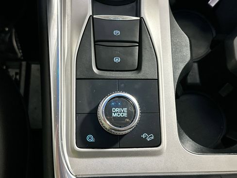 Used 2022 Ford Explorer XLT w/ Equipment Group 202A image 27