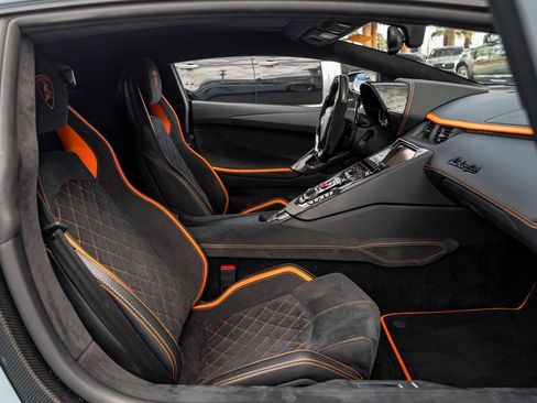 Used 2018 Lamborghini Aventador S image 22