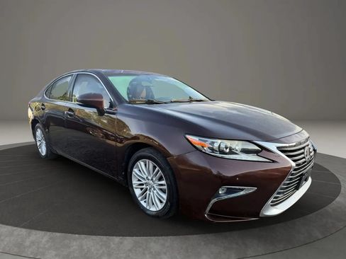 Used 2016 Lexus ES 350 w/ Premium Package w/Wood Trim FWD image 3