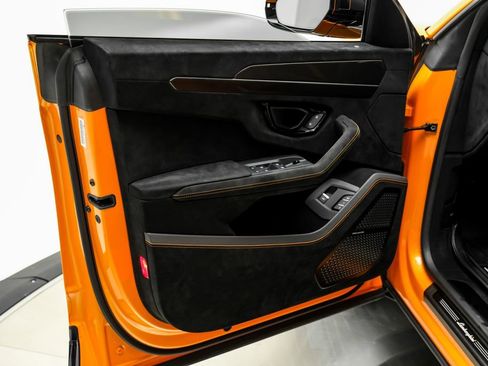 Used 2023 Lamborghini Urus Performante AWD/4WD image 45