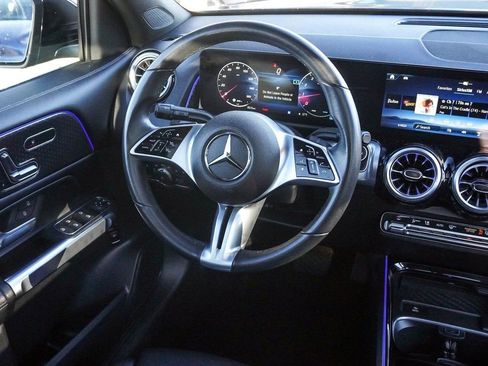 Used 2025 Mercedes-Benz GLB 250 4MATIC image 23