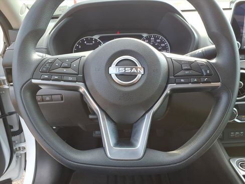 Used 2025 Nissan Sentra SV FWD image 22
