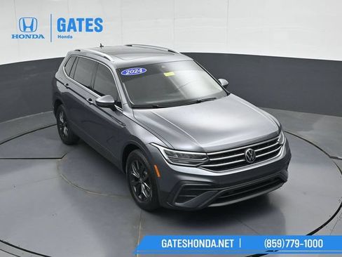 Used 2024 Volkswagen Tiguan SE FWD image 51