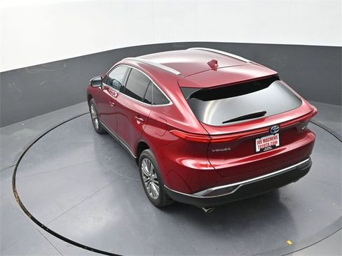 Used 2024 Toyota Venza XLE image 23