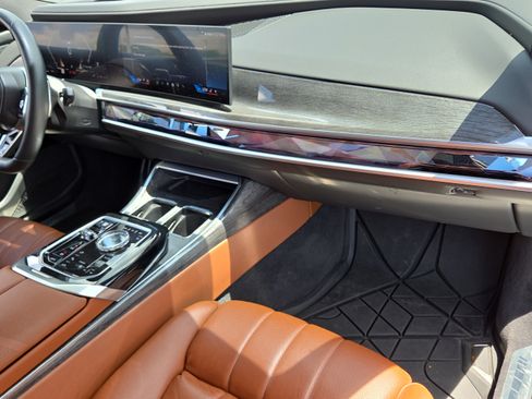 Used 2024 BMW 760i xDrive w/ Premium Package 2 AWD/4WD image 15
