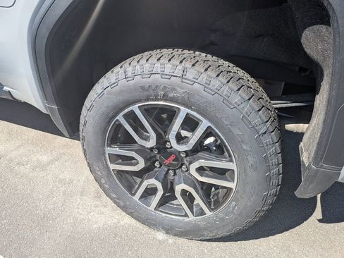 Certified 2025 GMC Sierra 1500 AT4 w/ AT4 Premium Package AWD/4WD image 5