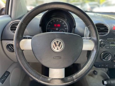 Used 2008 Volkswagen Beetle S image 11