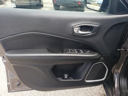 Used 2019 Jeep Compass Latitude AWD/4WD image 11